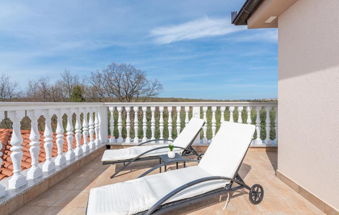 Villa Buroli With Pool, Sauna And Jacuzzi Eksteriør billede