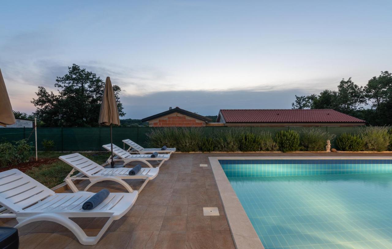Villa Buroli With Pool, Sauna And Jacuzzi Eksteriør billede