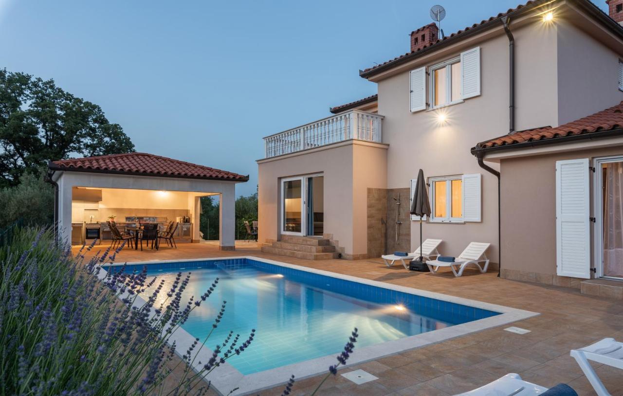 Villa Buroli With Pool, Sauna And Jacuzzi Eksteriør billede