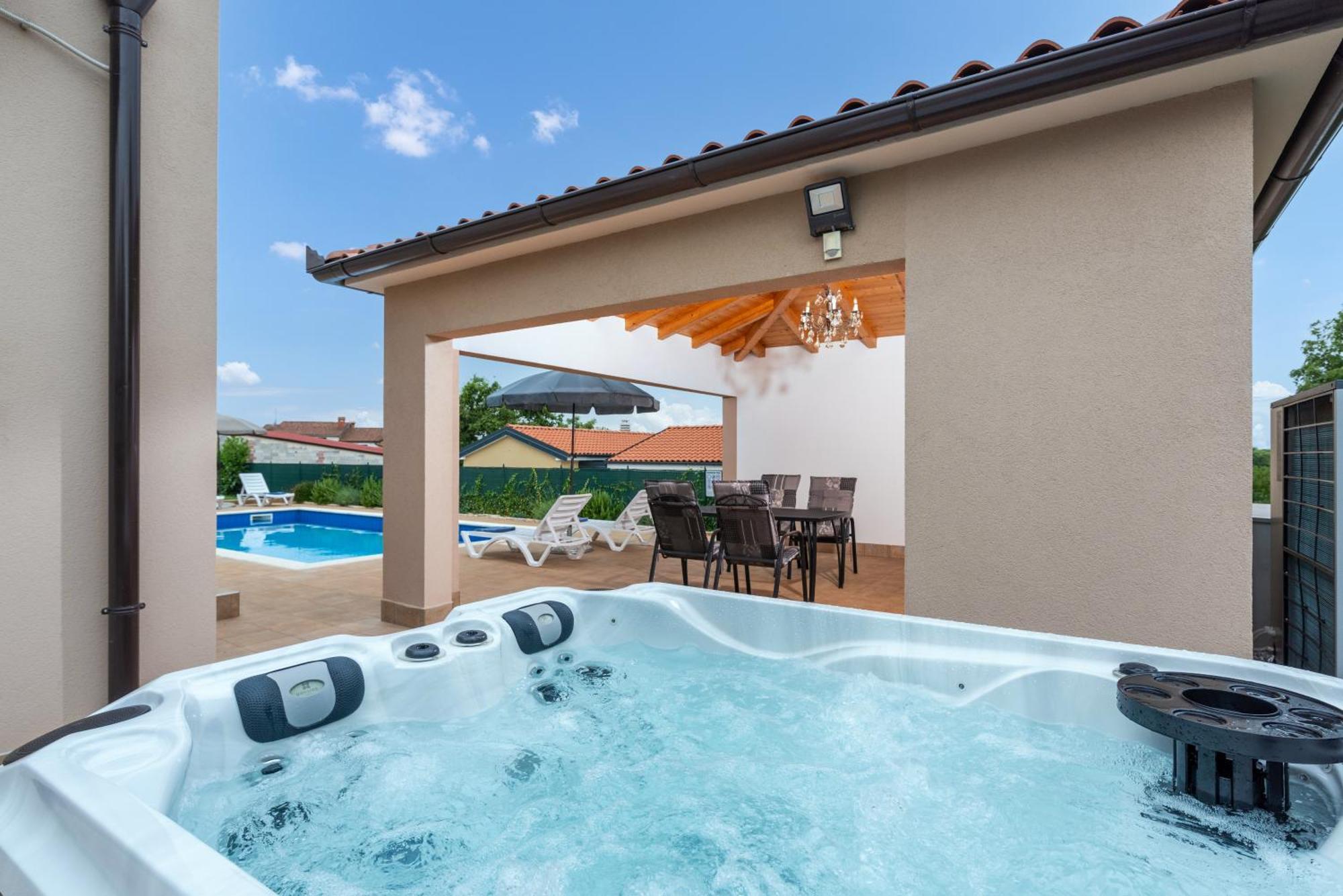 Villa Buroli With Pool, Sauna And Jacuzzi Eksteriør billede