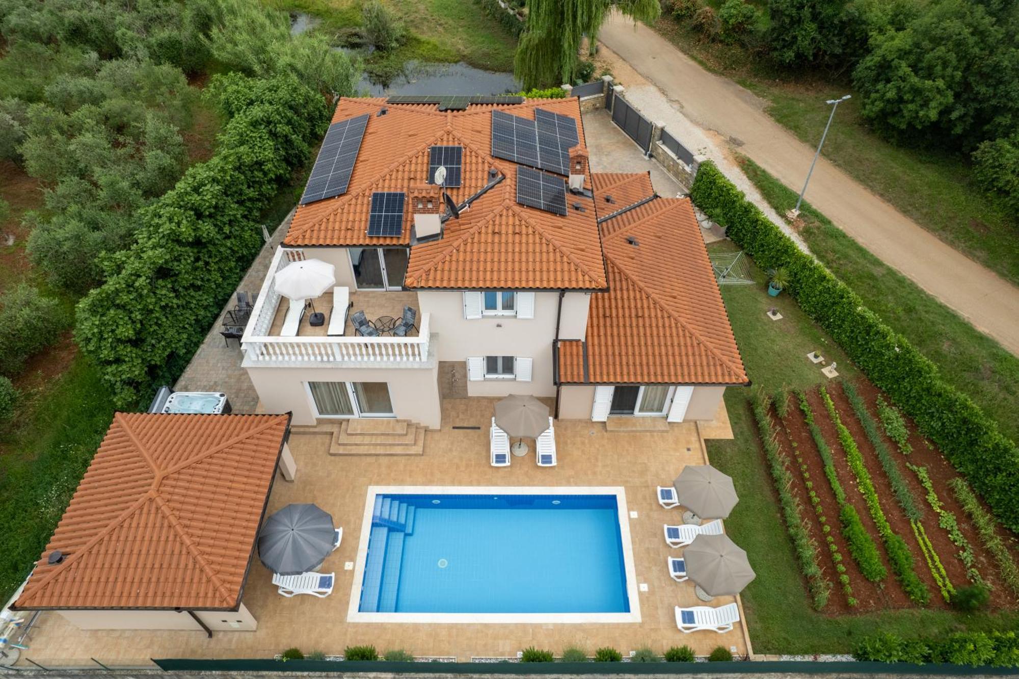 Villa Buroli With Pool, Sauna And Jacuzzi Eksteriør billede